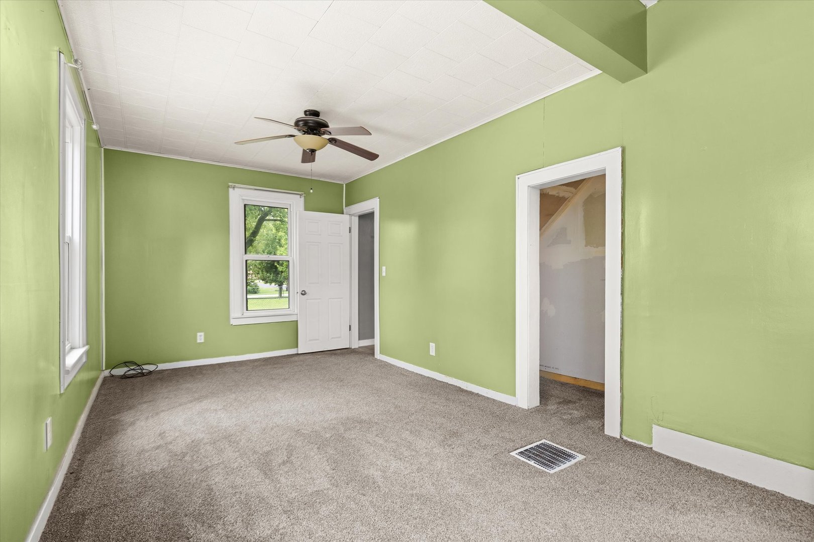 1609 S Hawthorne Road Property Photo 13