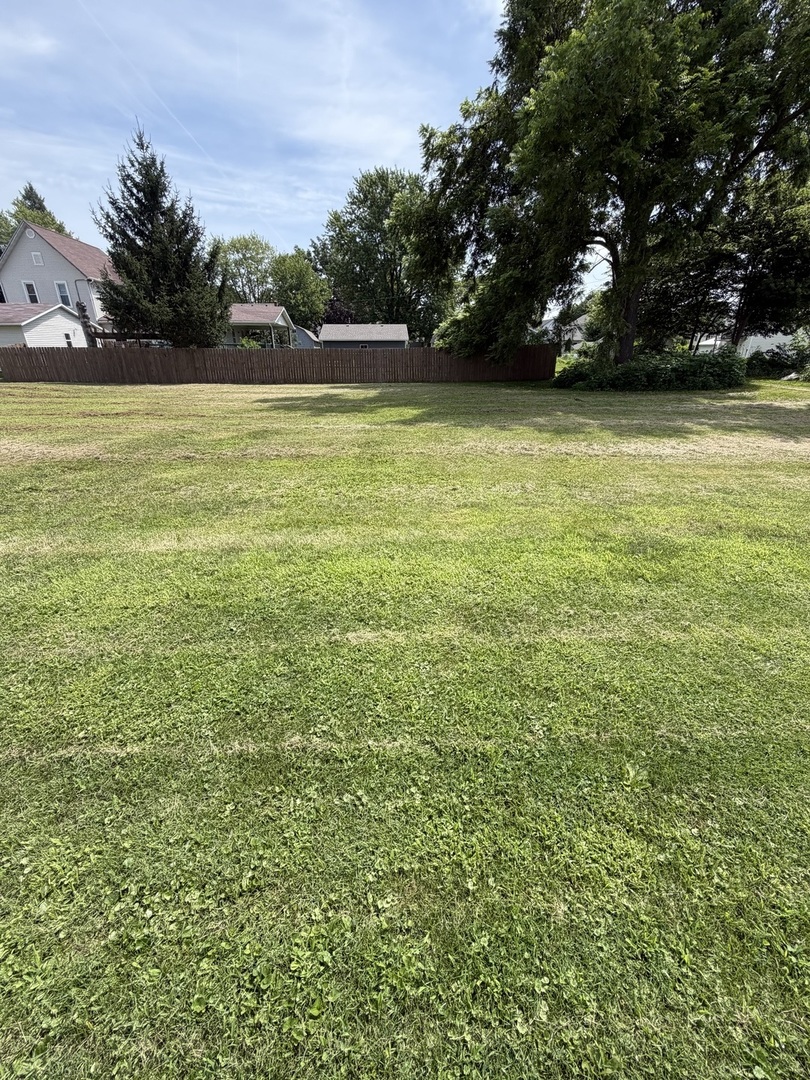 323 W 8th Street Property Photo 6
