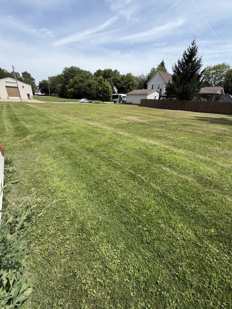 323 W 8th Street Property Photo 7