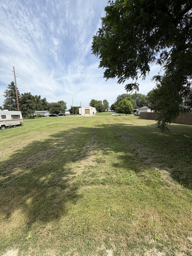 323 W 8th Street Property Photo 8