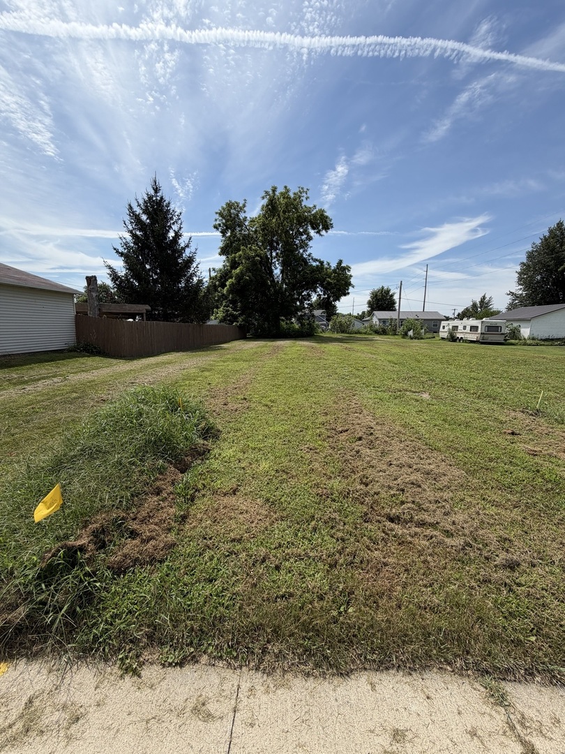 323 W 8th Street Property Photo 12