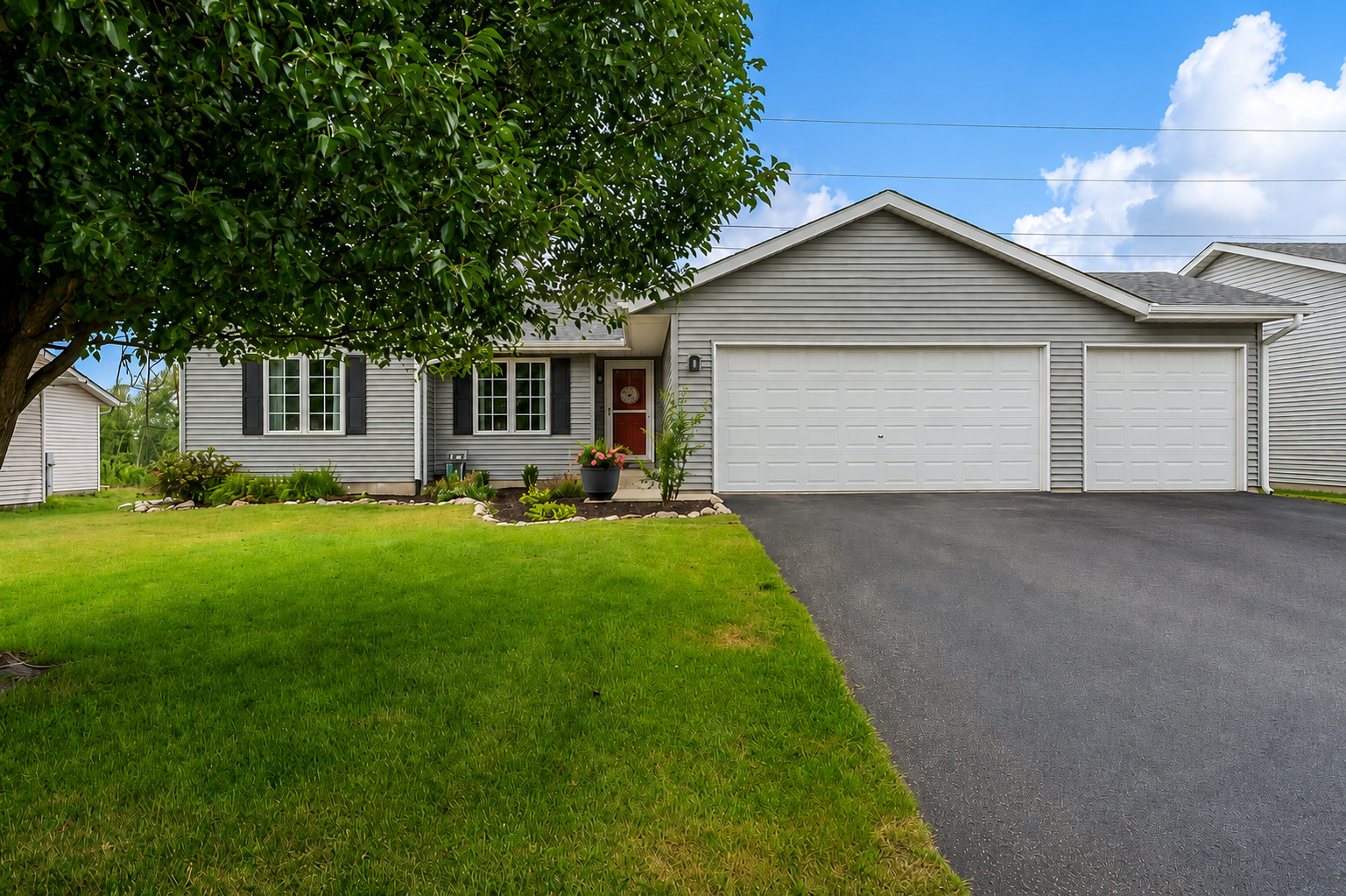 3078 DERBYSHIRE Drive Property Photo 1