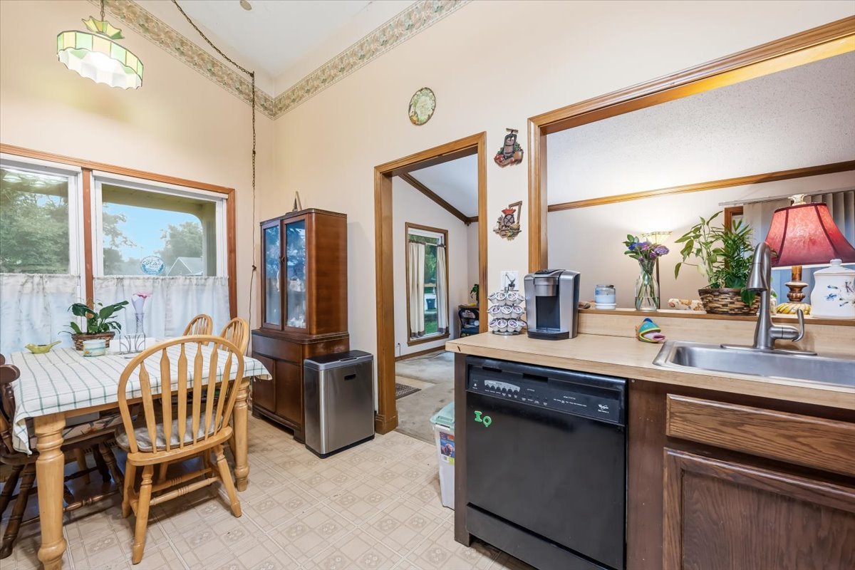 413 Travelaire Avenue Property Photo 6