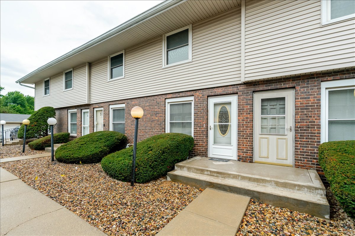 103 S Towanda Avenue 4 Property Photo 3