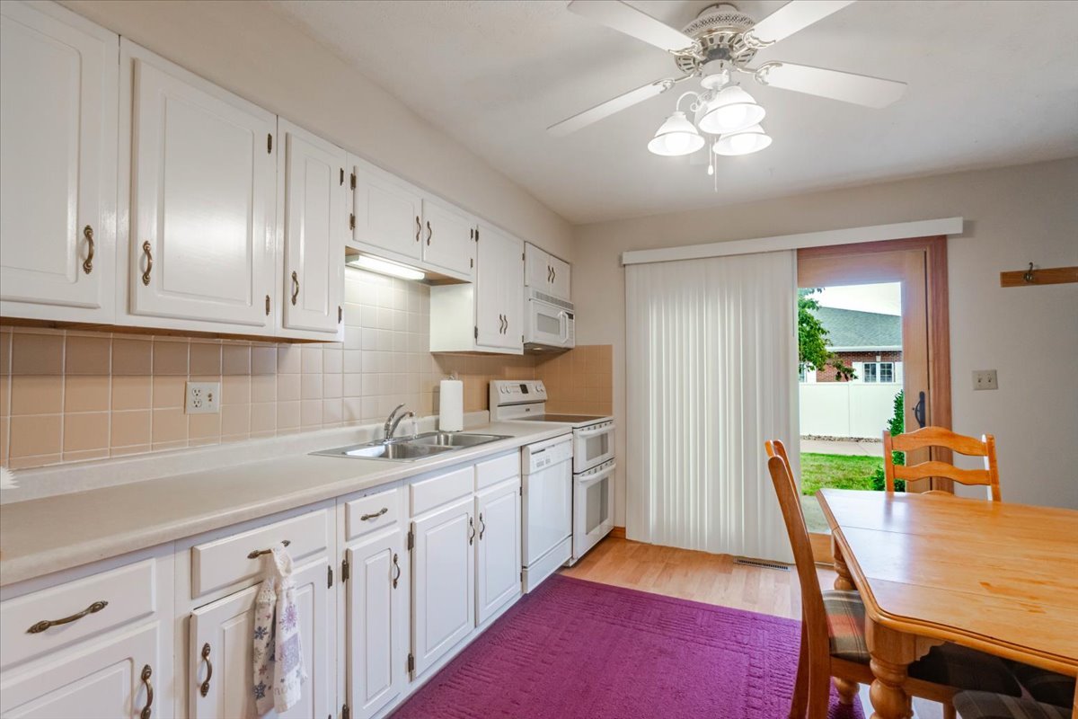 103 S Towanda Avenue 4 Property Photo 8