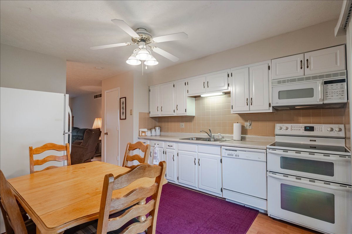 103 S Towanda Avenue 4 Property Photo 9