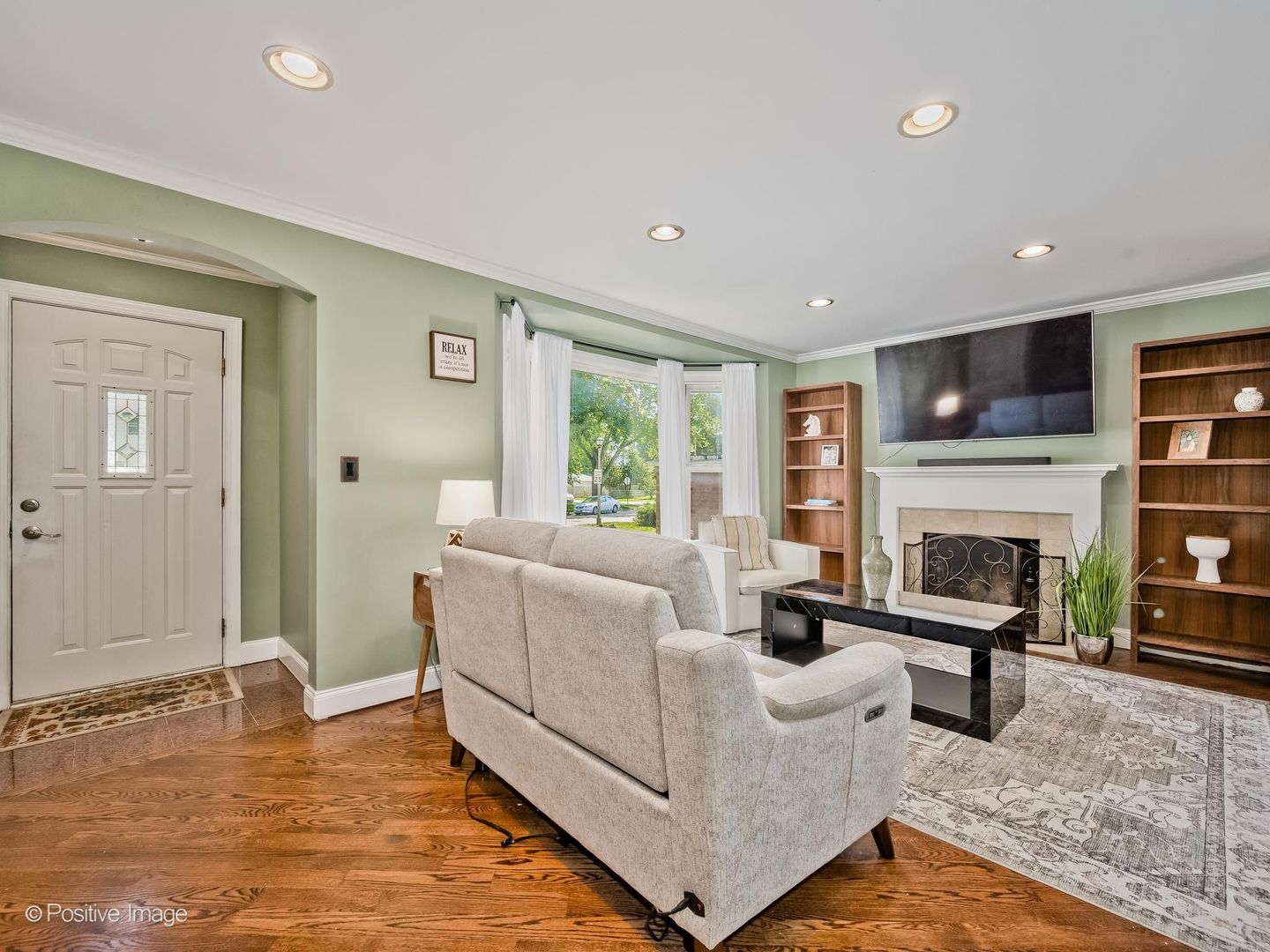 8646 Harms Road Property Photo 4