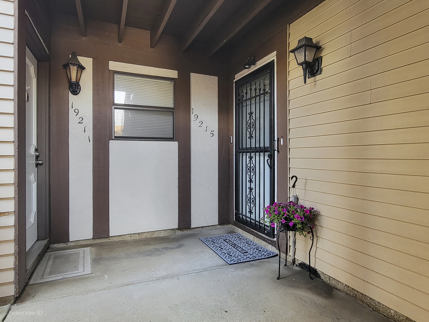 19215 Elm Drive 19215 Property Photo 2