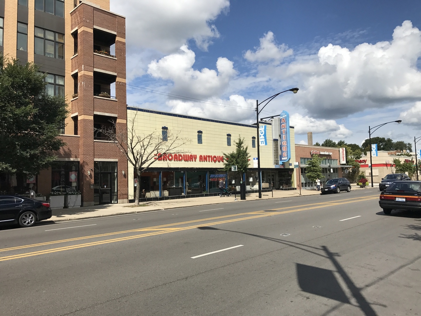 6130 N Broadway Property Photo 2