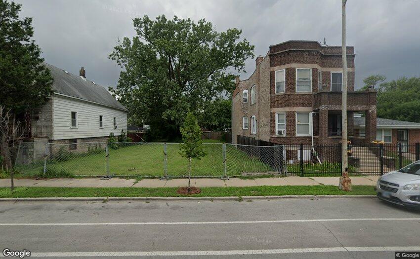 6952 S Loomis Boulevard Property Photo 1