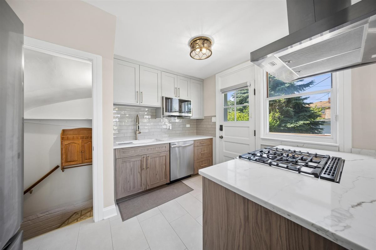 1798 Howard Avenue Property Photo 3