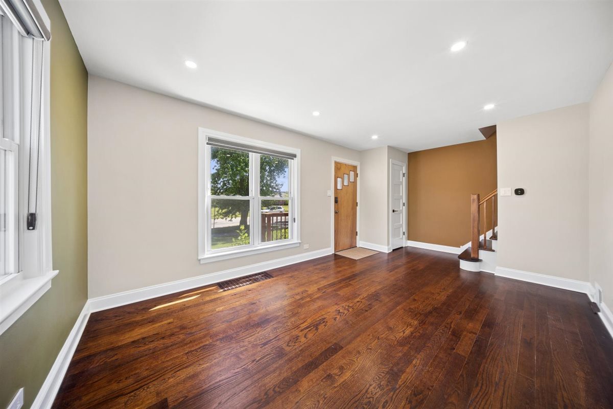 1798 Howard Avenue Property Photo 6