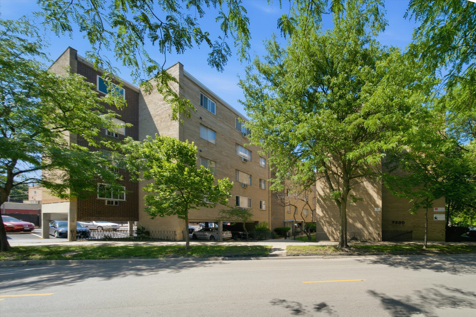 7320 N Rogers Avenue 210 Property Photo 1