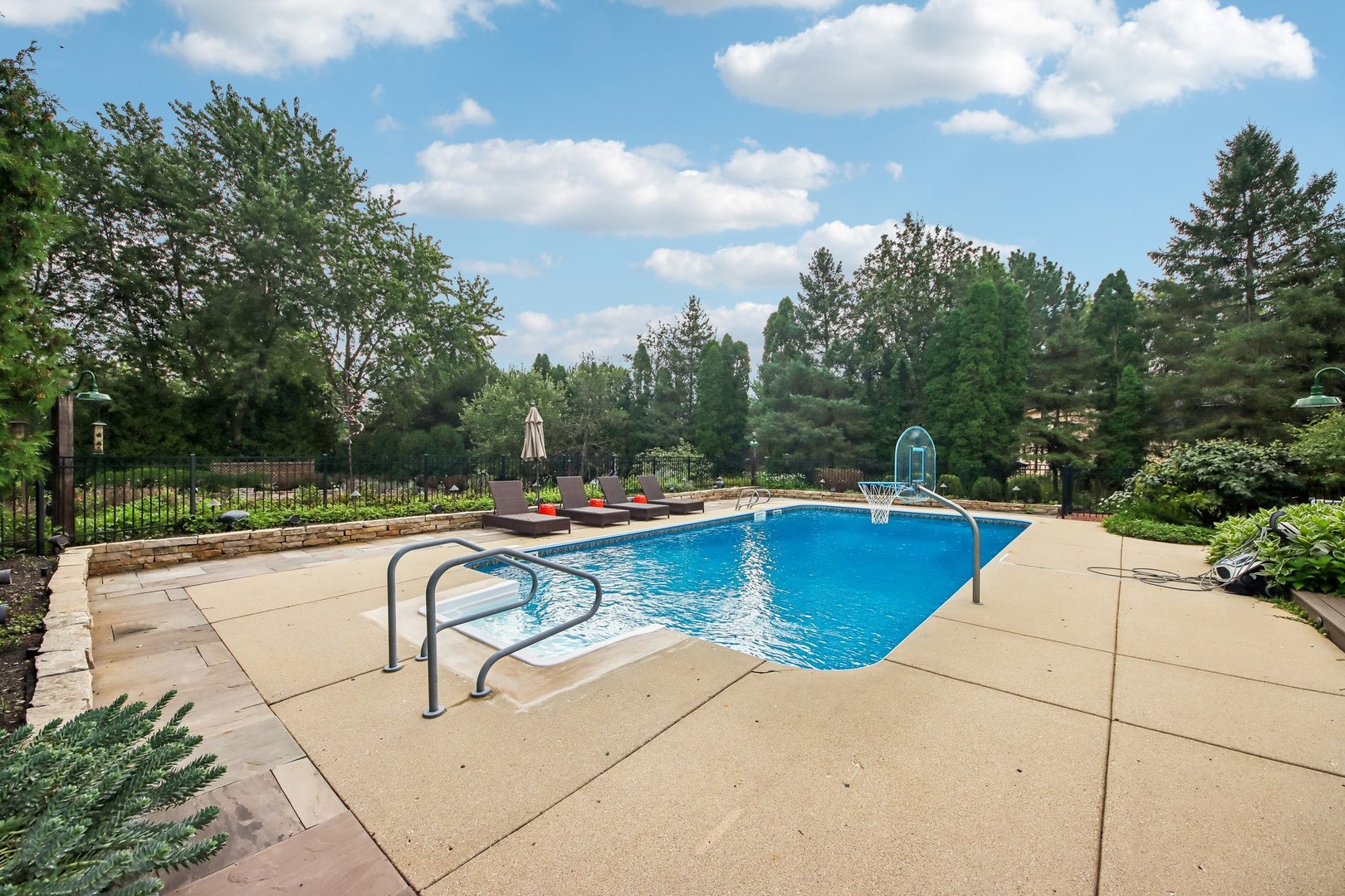 10 Elm Street Property Photo 63