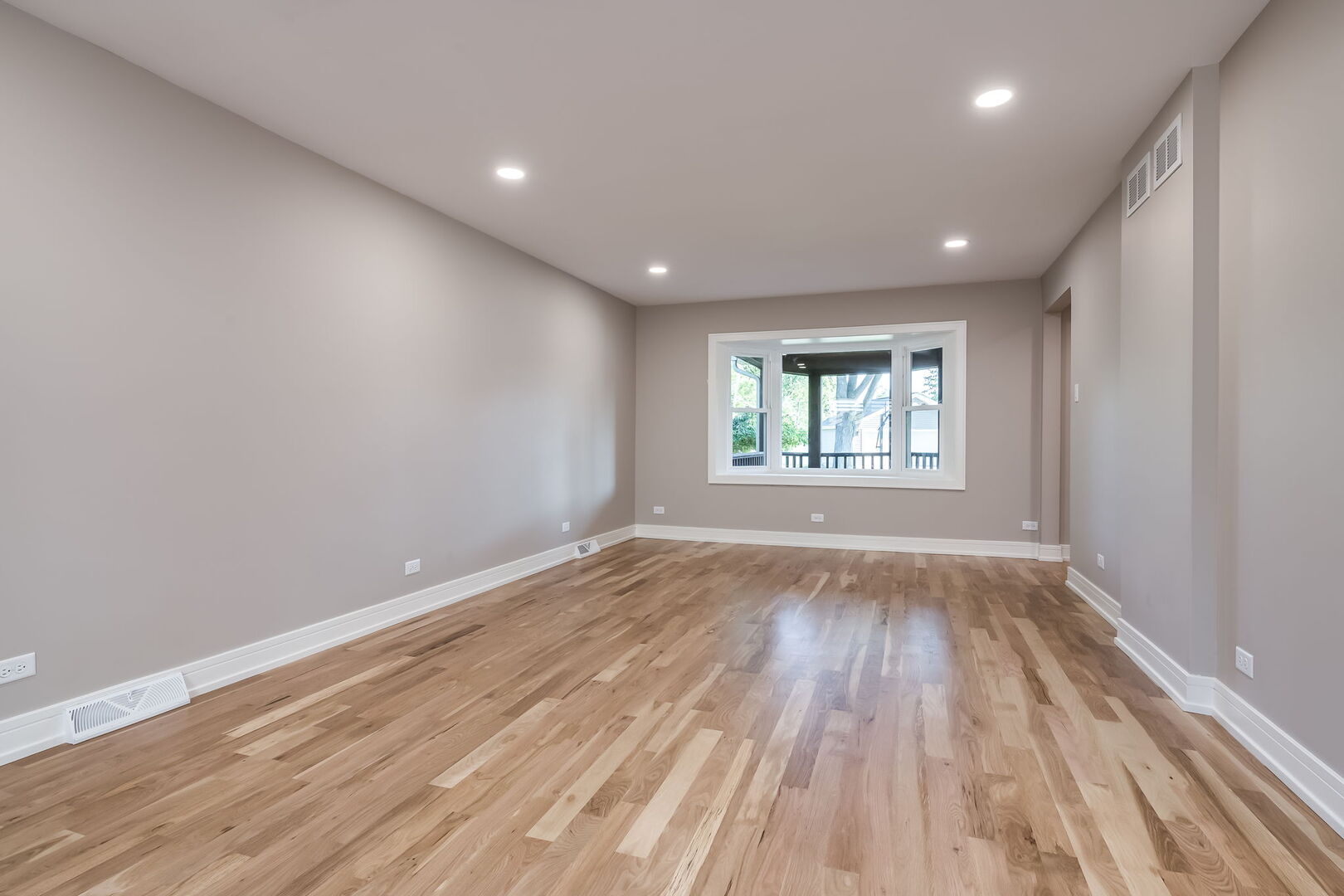 305 E Armitage Avenue Property Photo 5
