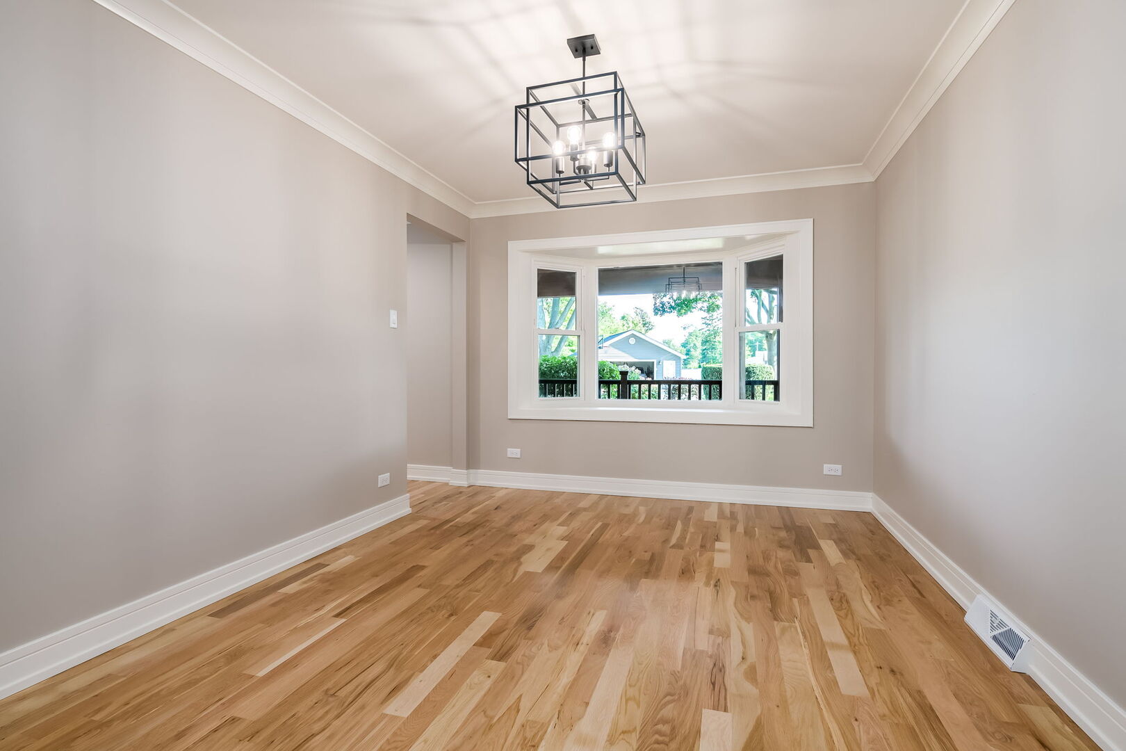 305 E Armitage Avenue Property Photo 6