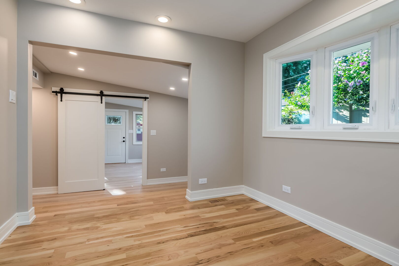 305 E Armitage Avenue Property Photo 9