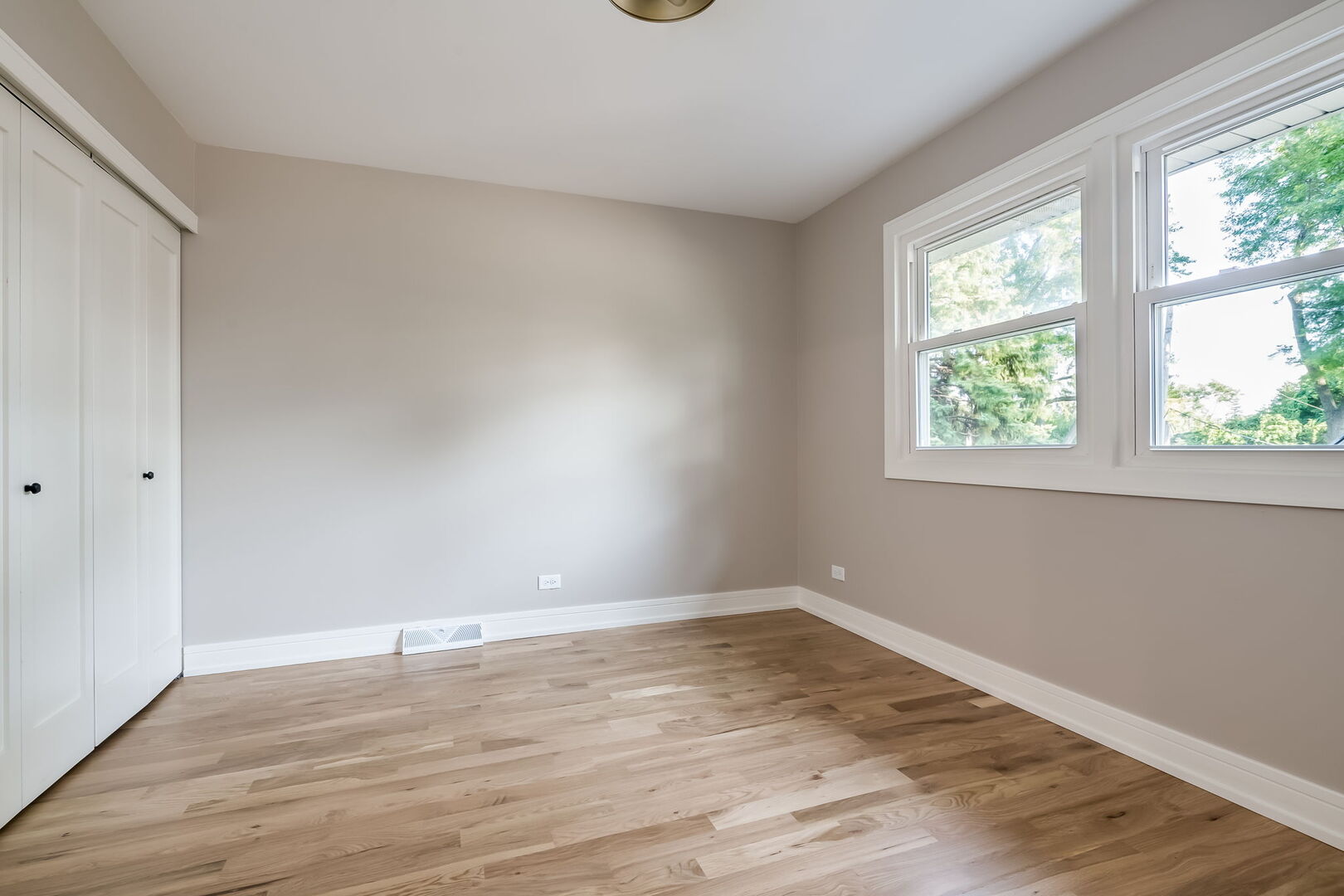 305 E Armitage Avenue Property Photo 13
