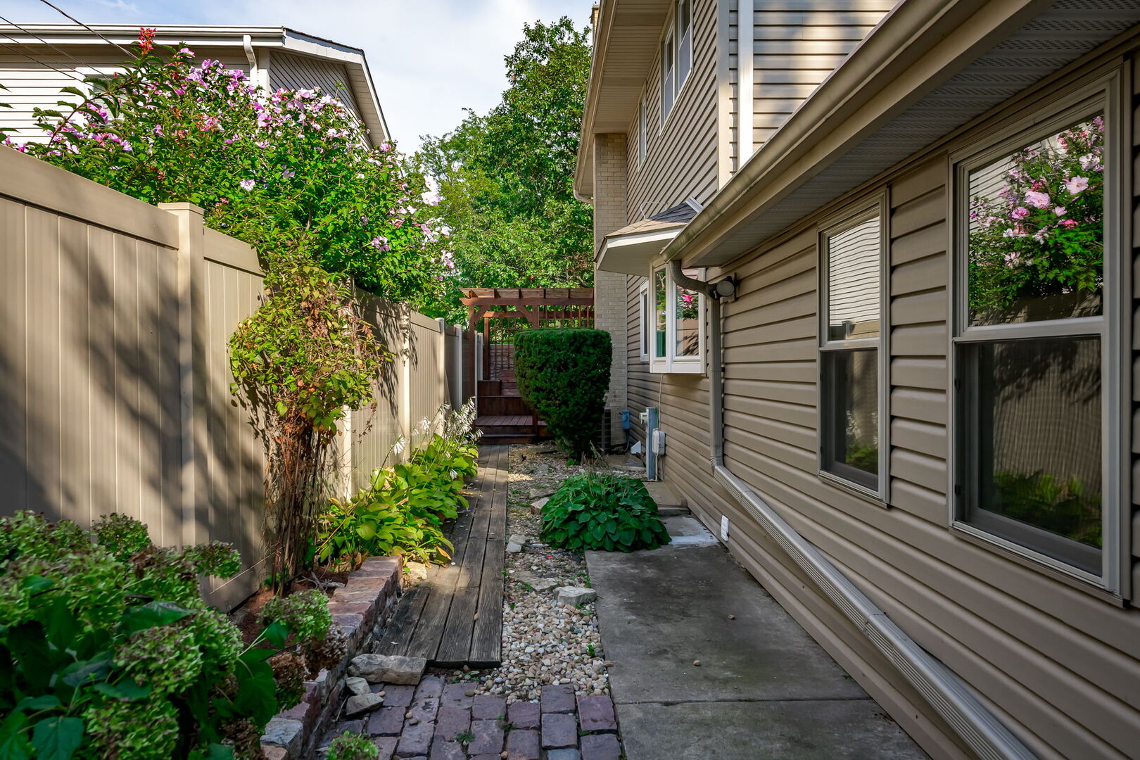 305 E Armitage Avenue Property Photo 24