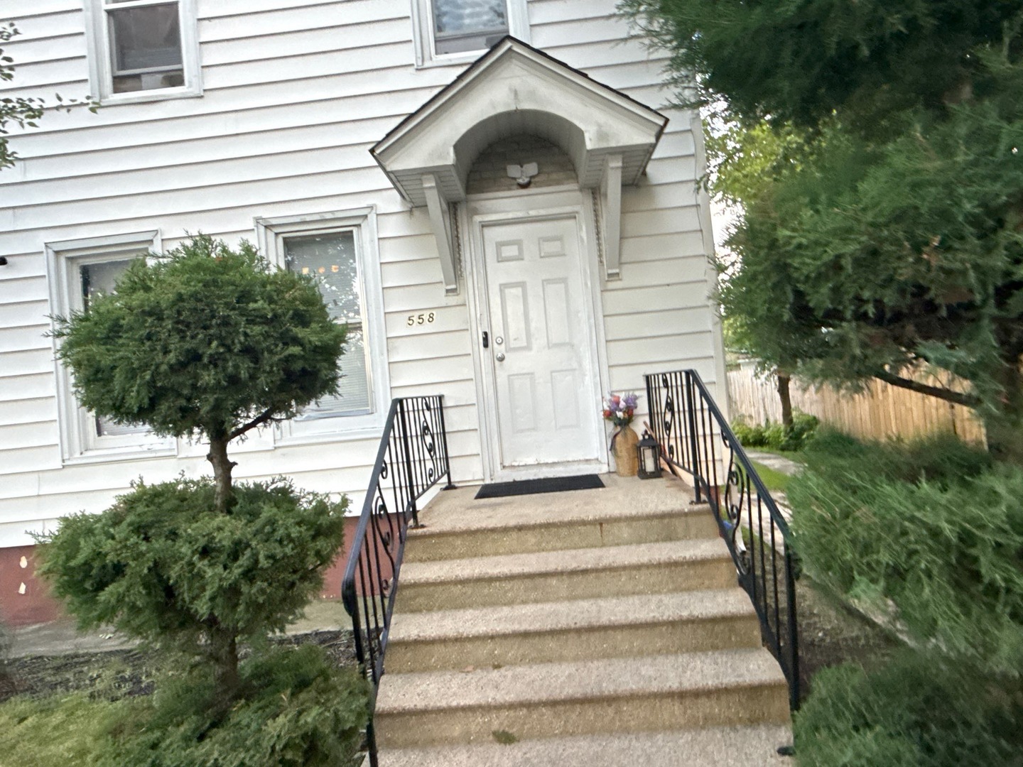 558 E Benton Street Property Photo 4