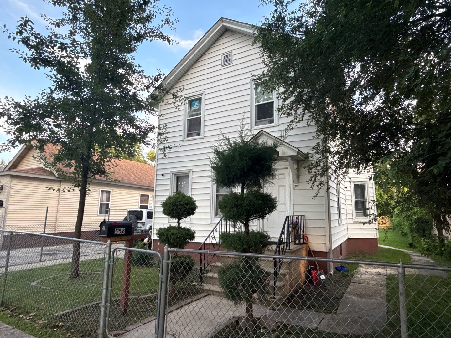 558 E Benton Street Property Photo 6