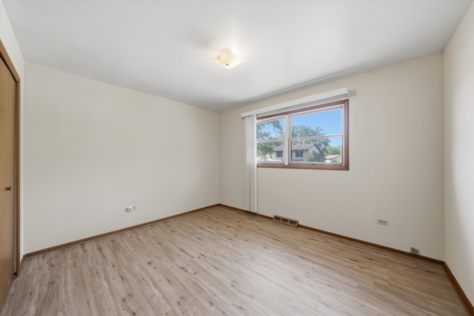 4050 Violet Lane Property Photo 13