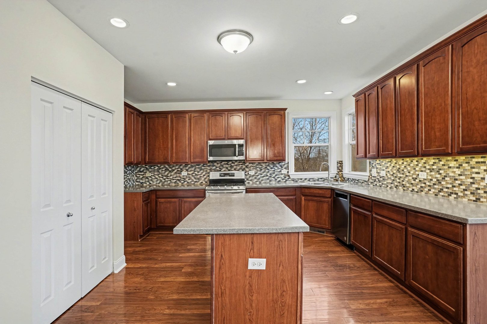26613 Silverleaf Drive Property Photo 10
