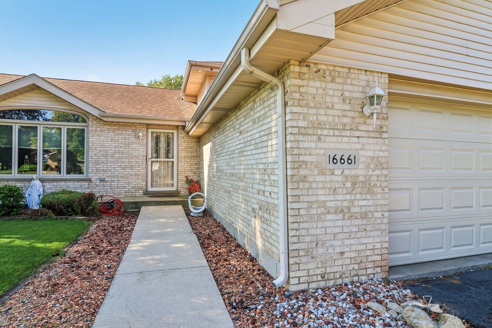 16661 W Oneida Drive Property Photo 2