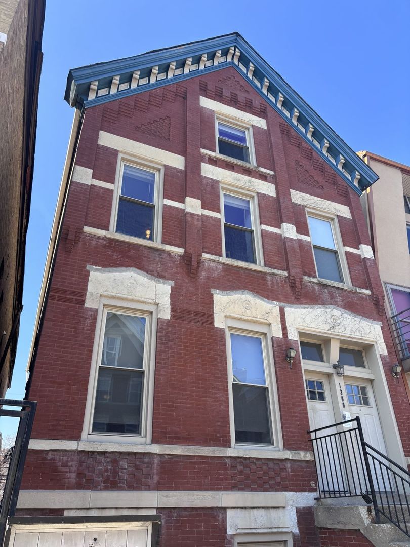 1300 N Greenview Avenue 2R Property Photo 1