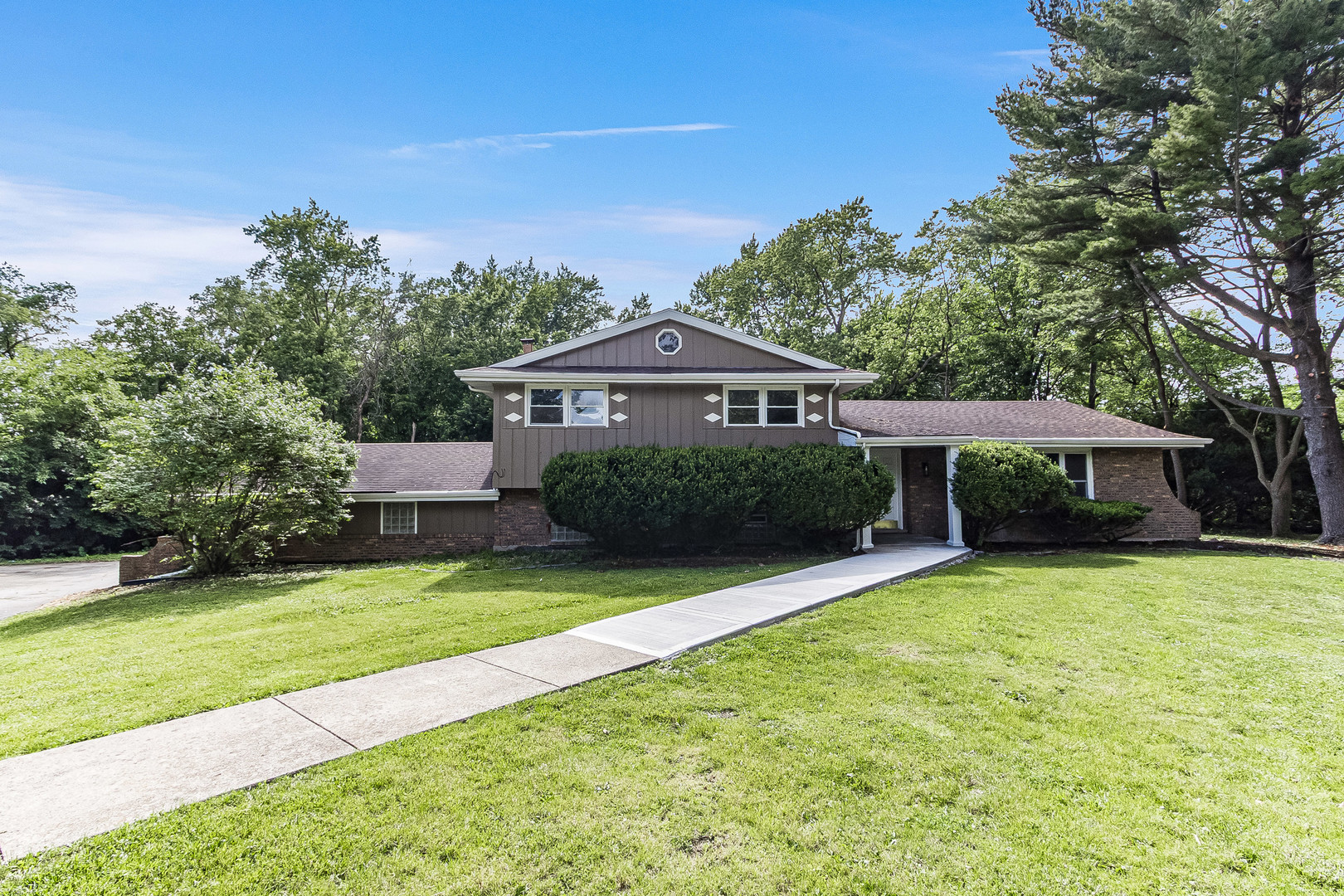 1034 Pine Avenue Property Photo 1