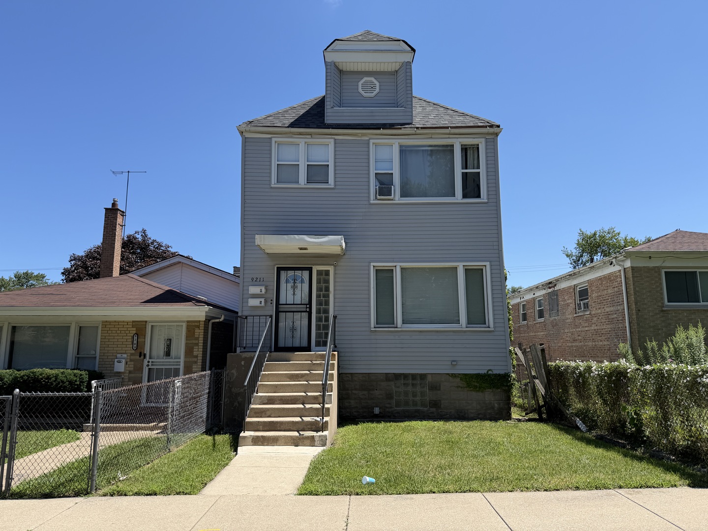 9211 S Clyde Avenue Property Photo 1