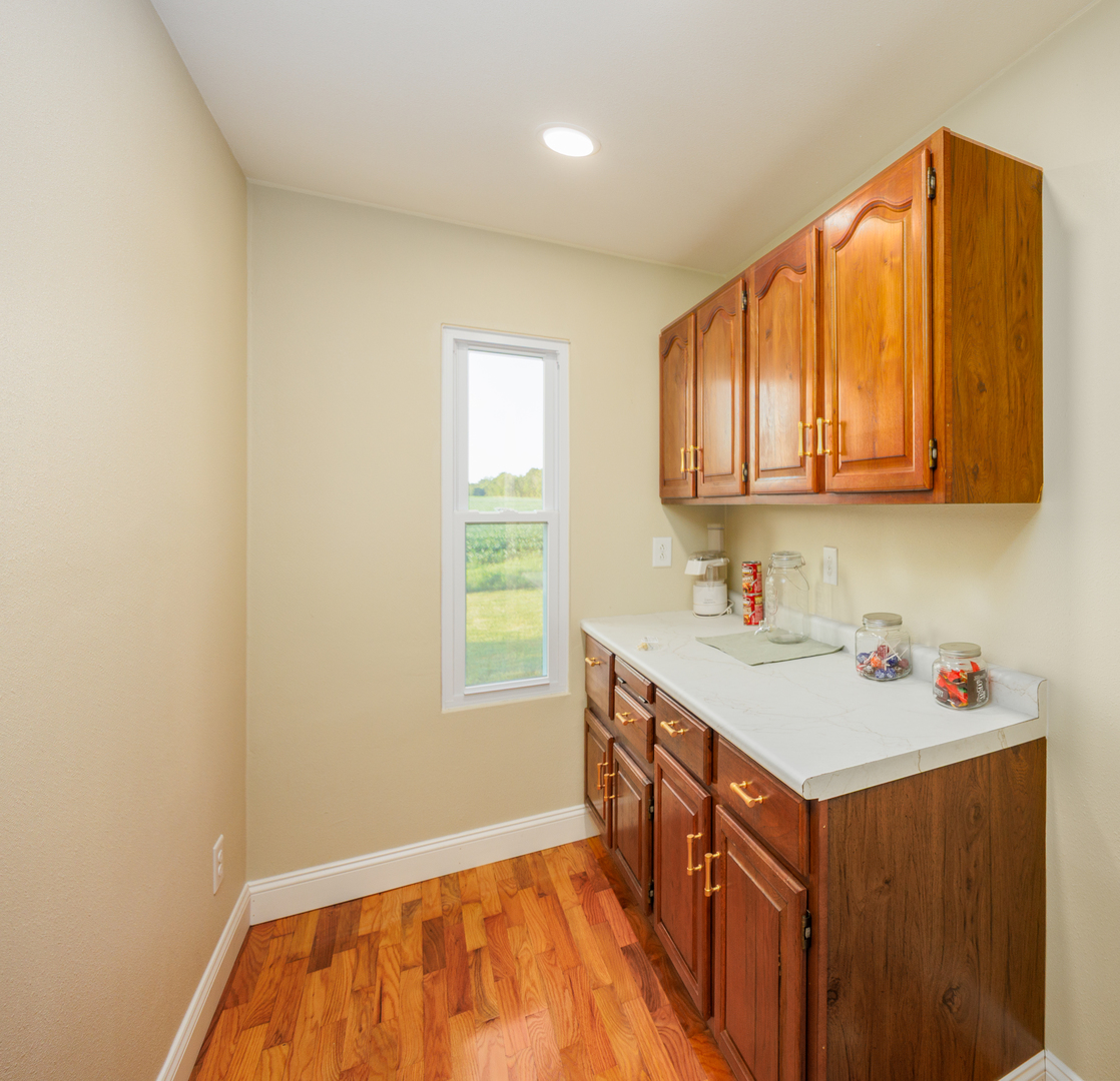 122 E Lincoln Property Photo 11