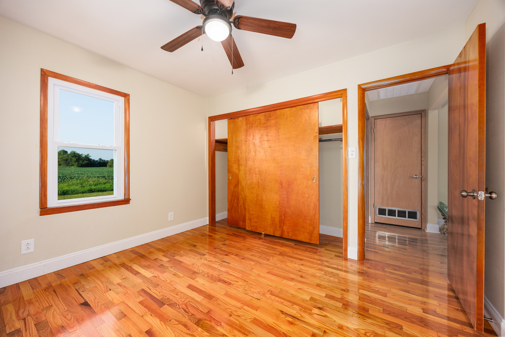 122 E Lincoln Property Photo 20
