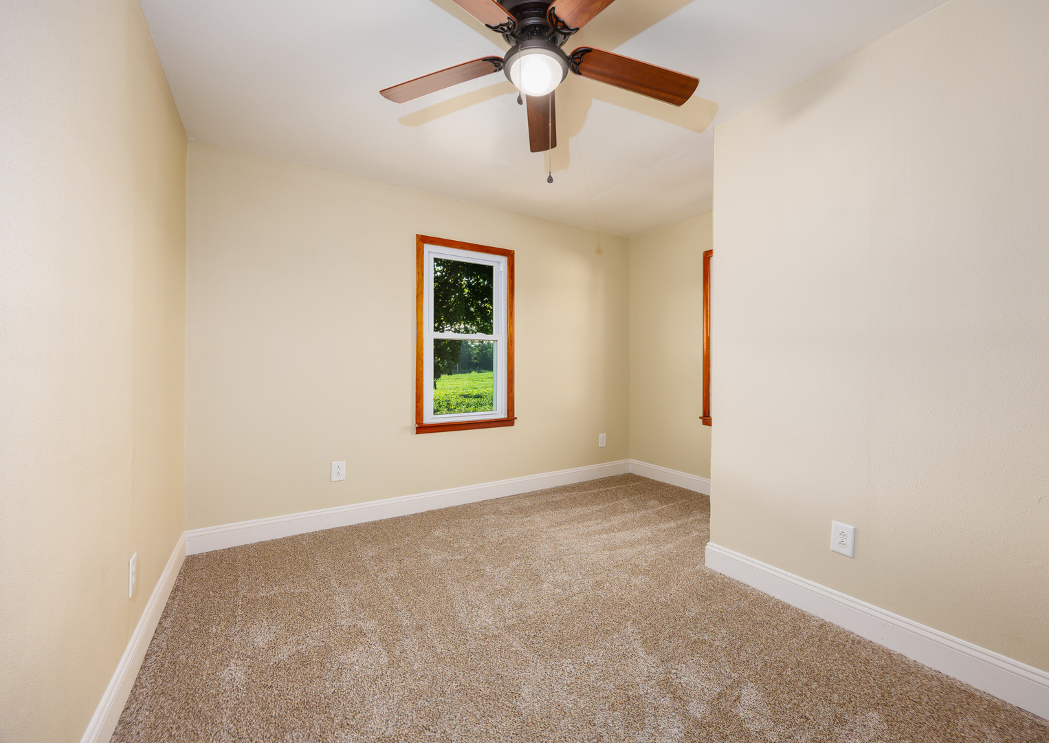122 E Lincoln Property Photo 23
