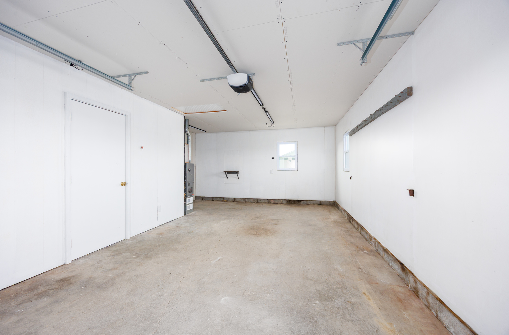 122 E Lincoln Property Photo 32