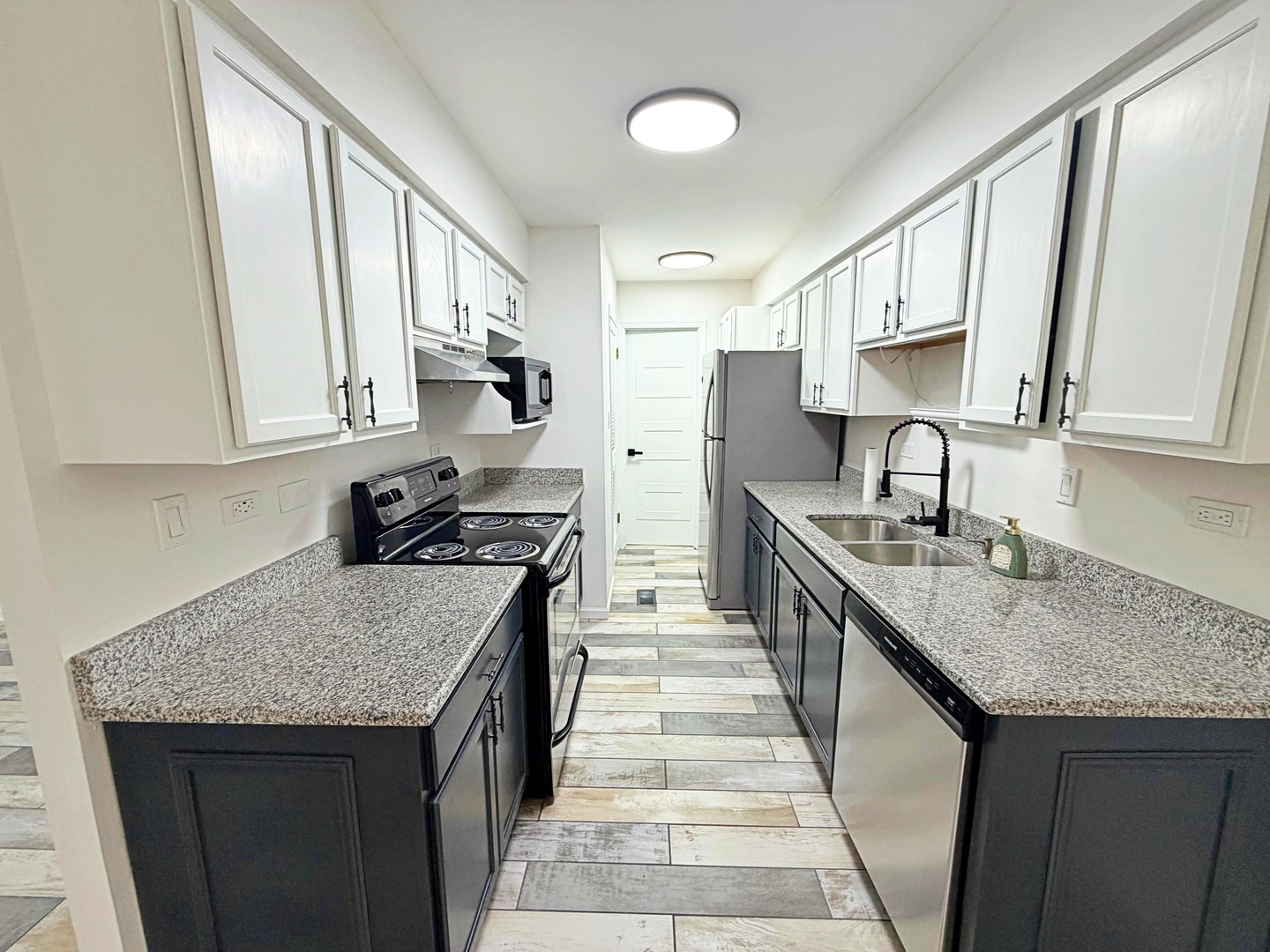 440 Lear Court Property Photo 4