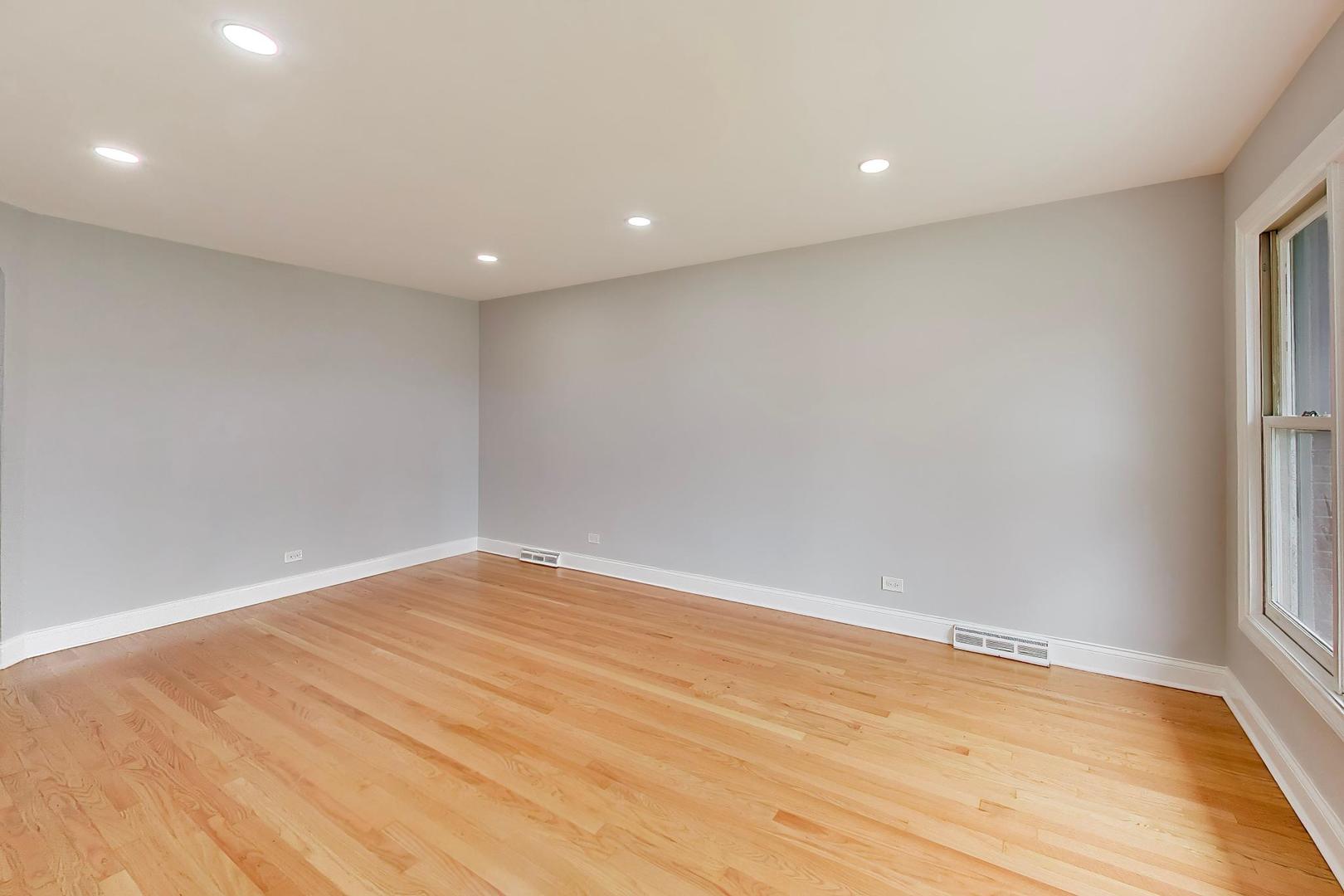 7528 W Winnemac Avenue Property Photo 2