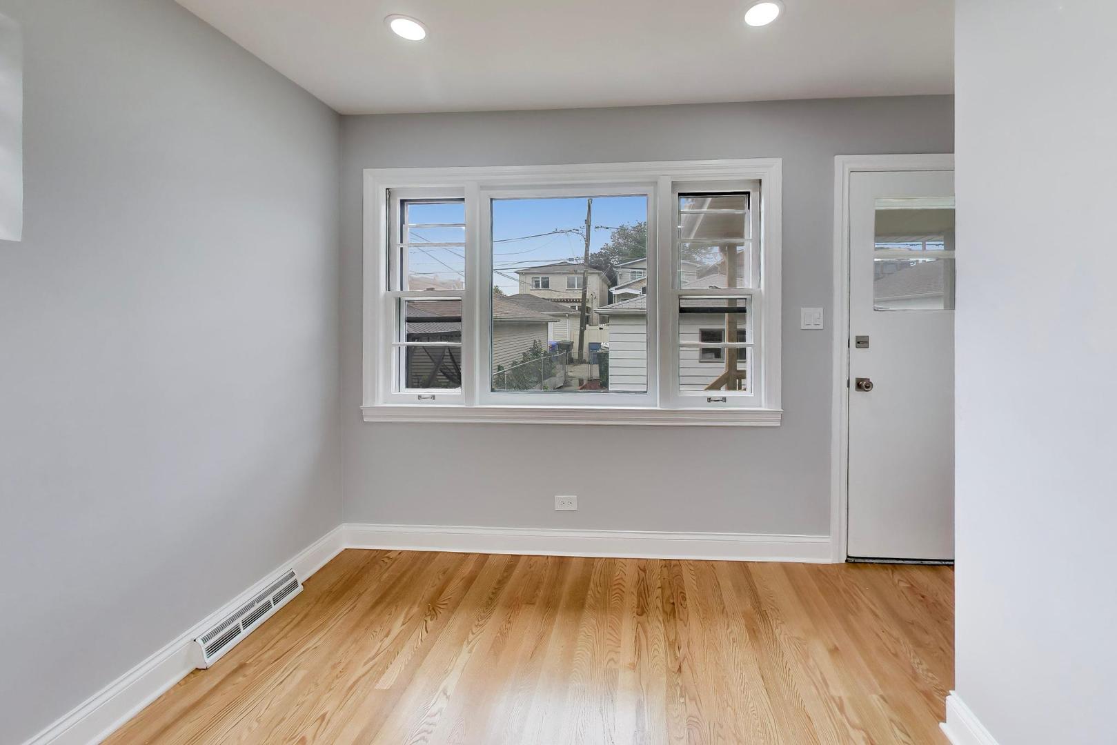 7528 W Winnemac Avenue Property Photo 6
