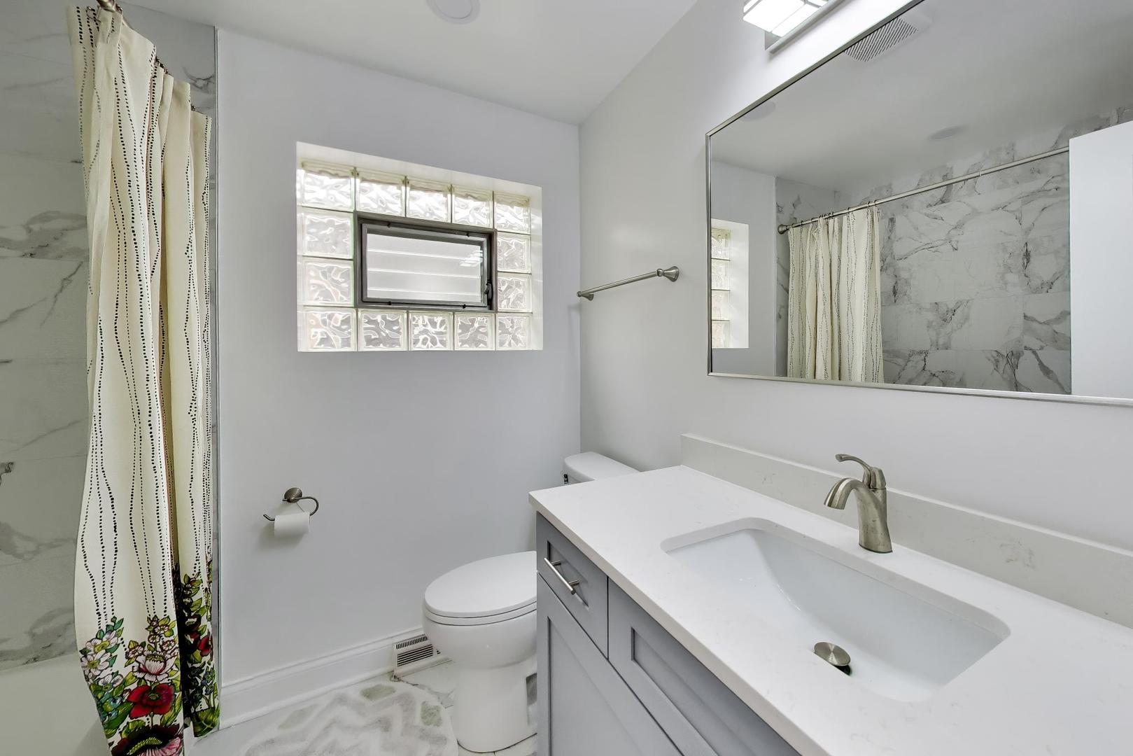 7528 W Winnemac Avenue Property Photo 18