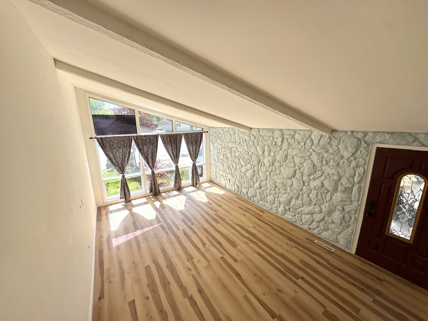 1008 Adams Court Property Photo 7