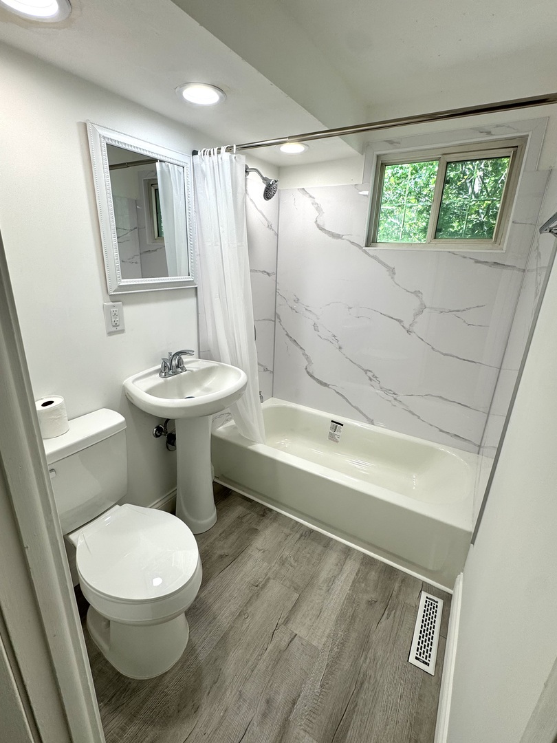 1008 Adams Court Property Photo 9