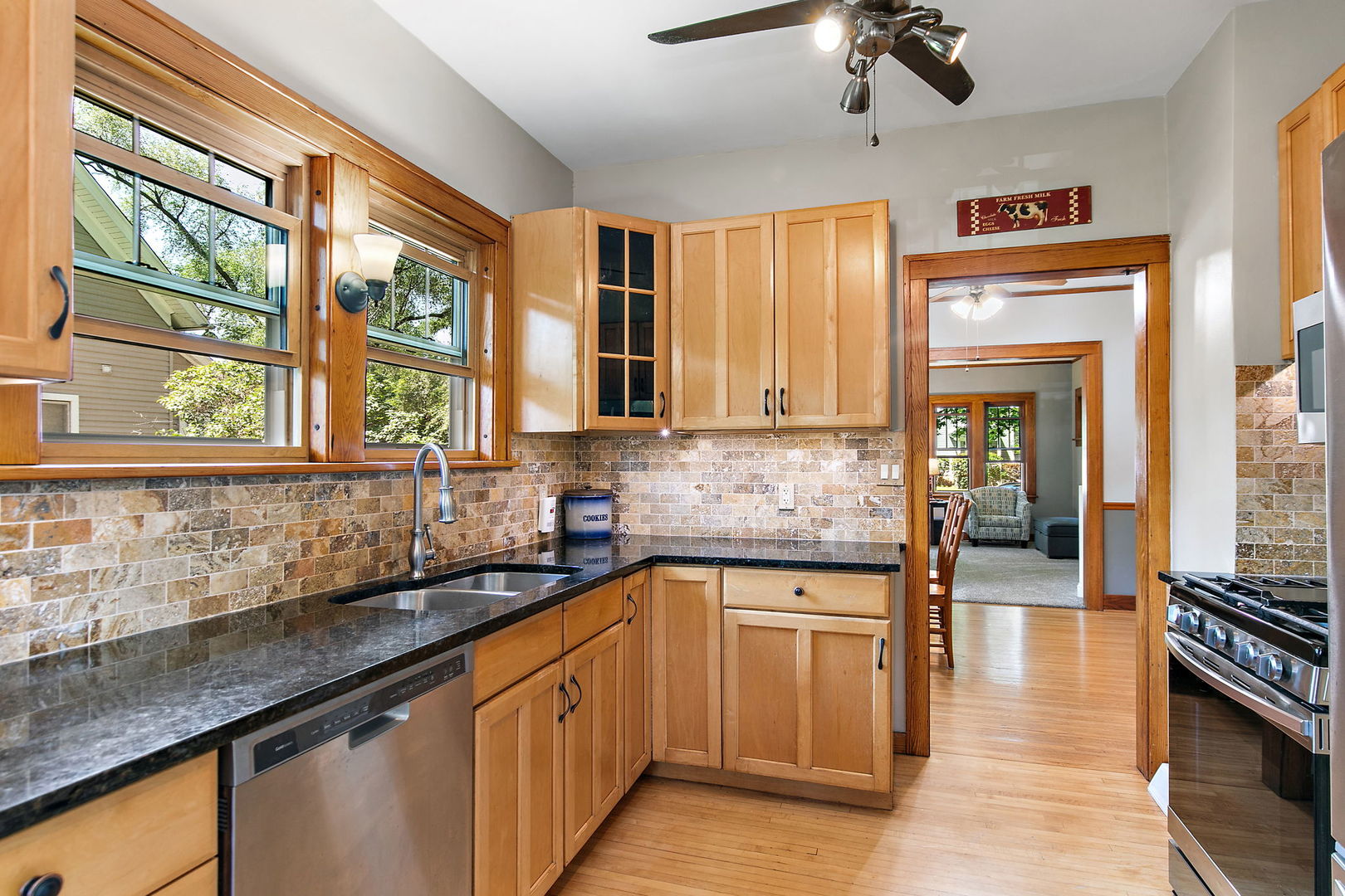909 Augusta Avenue Property Photo 19