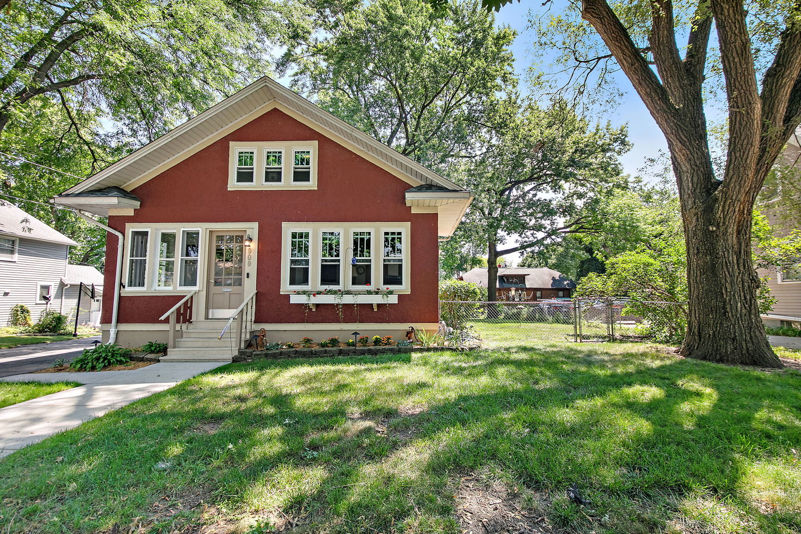 909 Augusta Avenue Property Photo 34