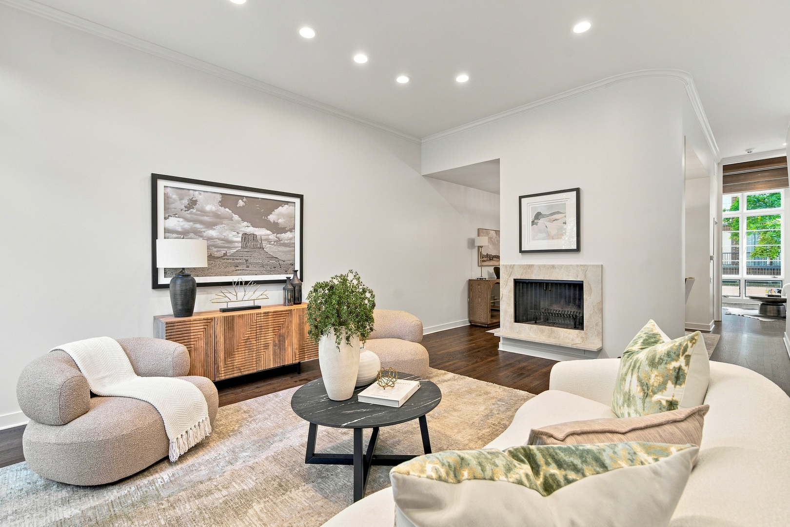 67 W Schiller Street Property Photo 10