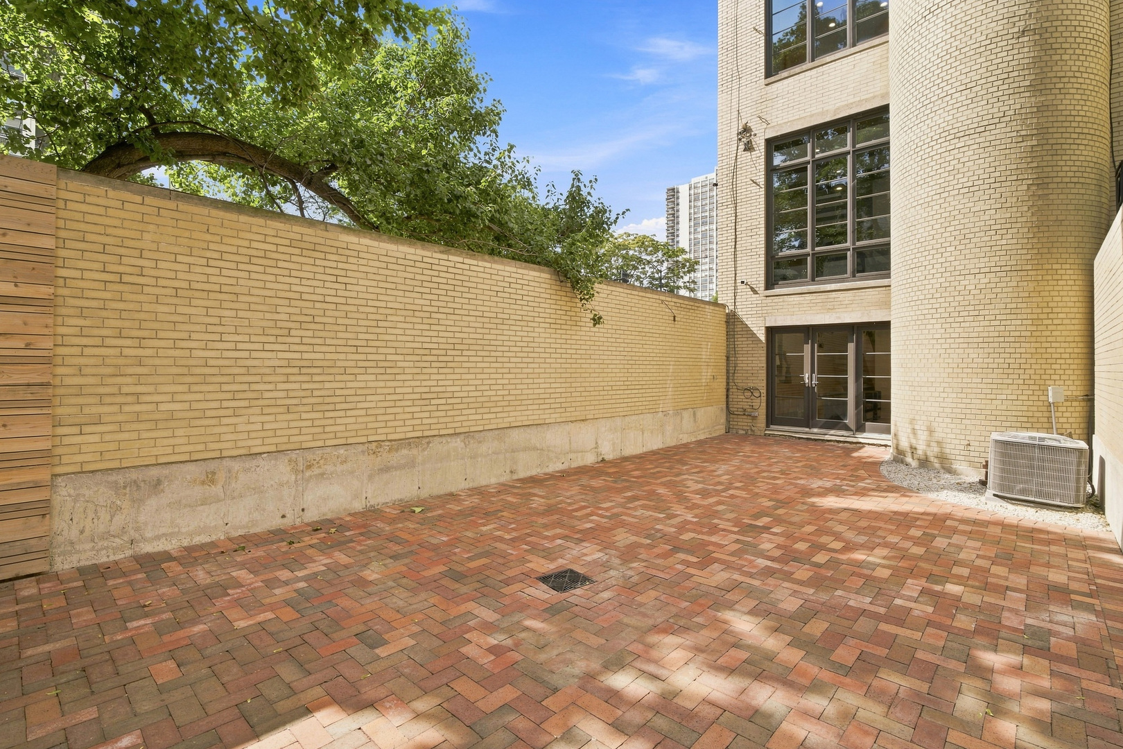 67 W Schiller Street Property Photo 32