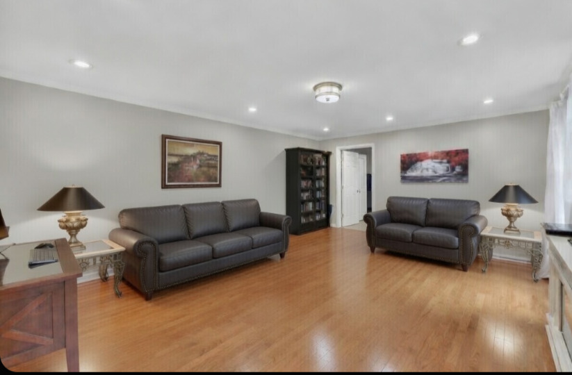 21101 N Middleton Drive Property Photo 5