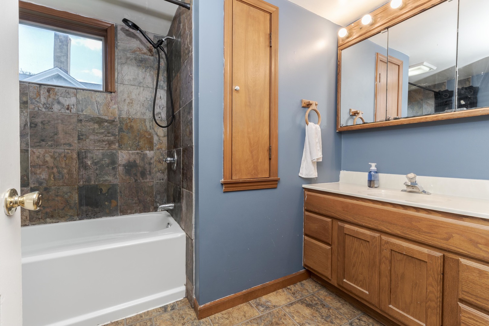 402 Mason Street Property Photo 8