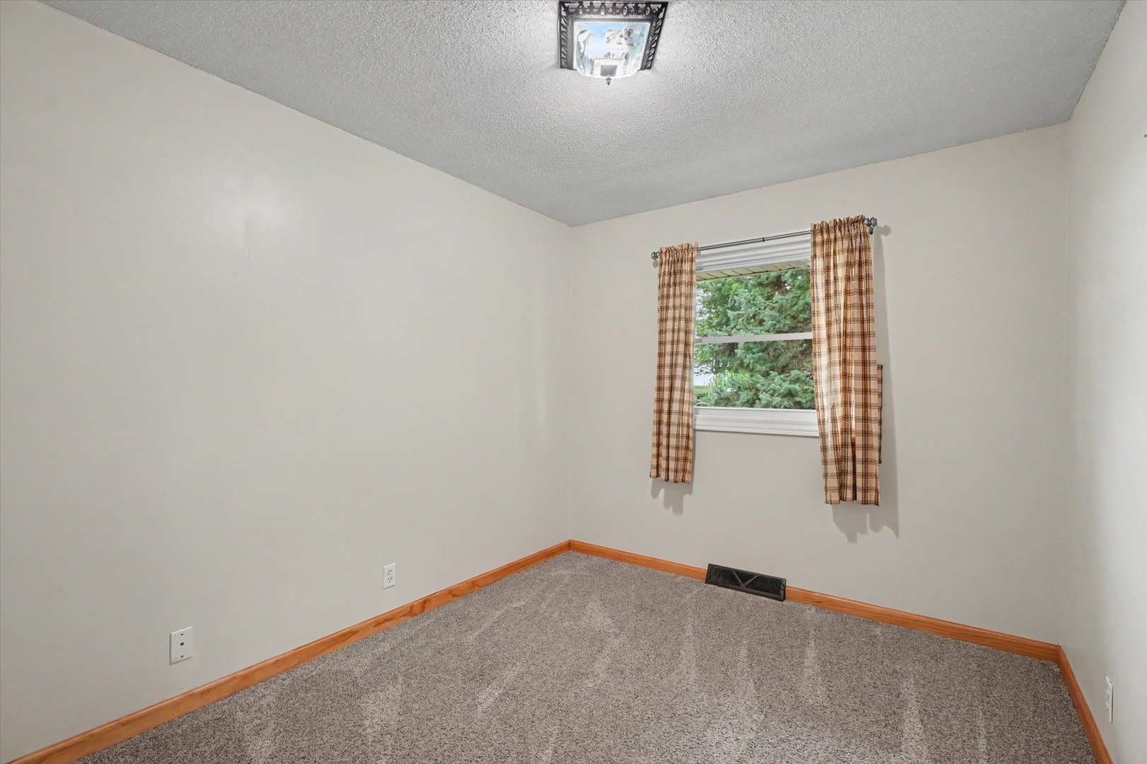 2108 County Road 1900 E Property Photo 27