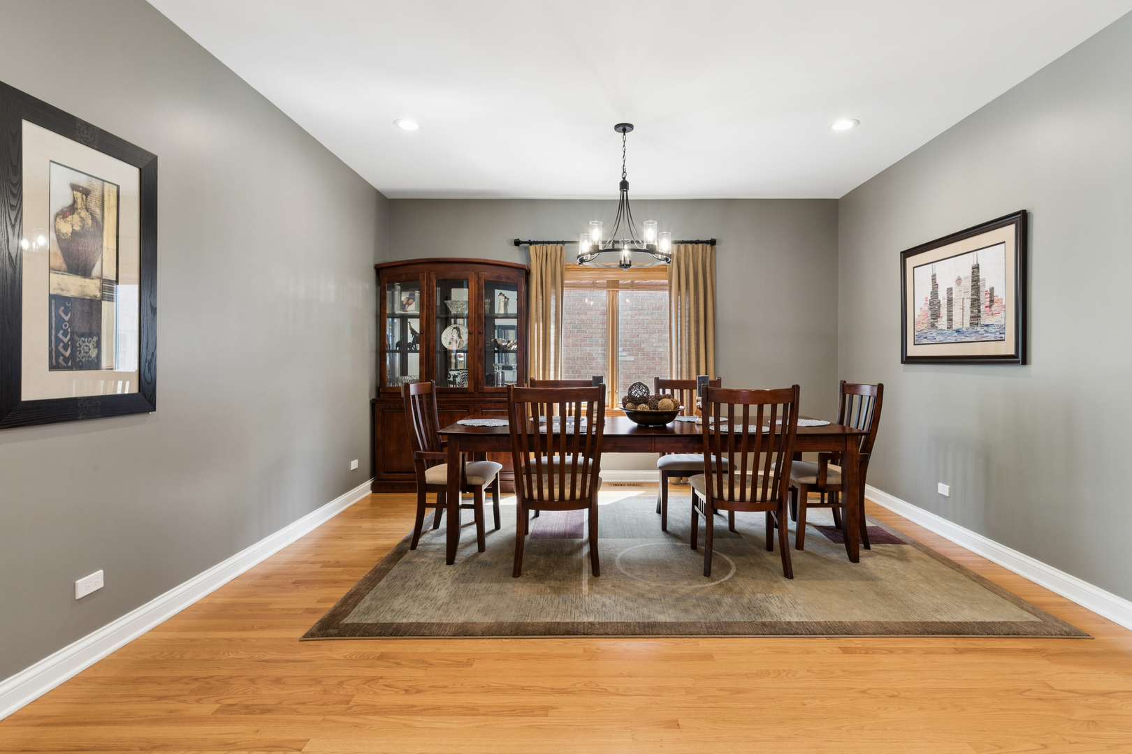 2532 Illinois Road Property Photo 5