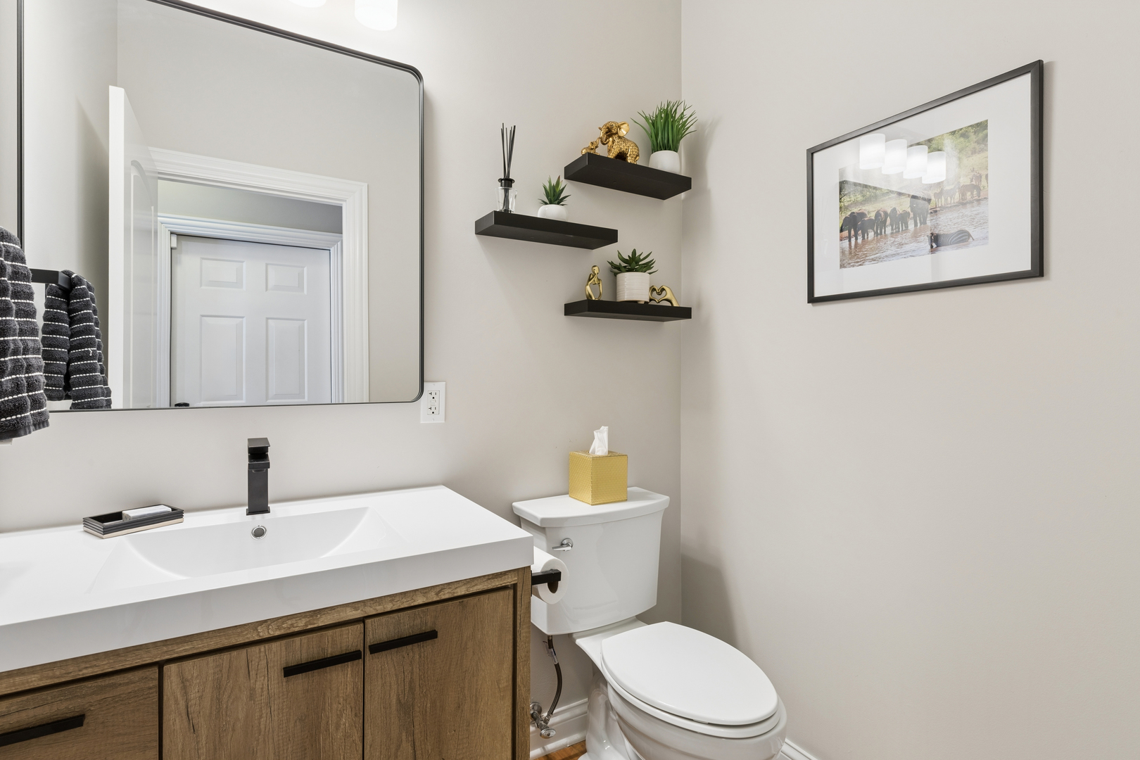 2532 Illinois Road Property Photo 7